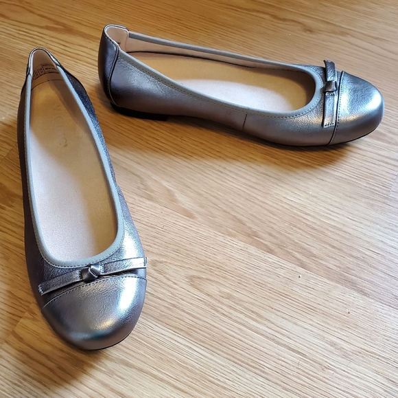 New Vionic Amorie Flats - Picture 3 of 7